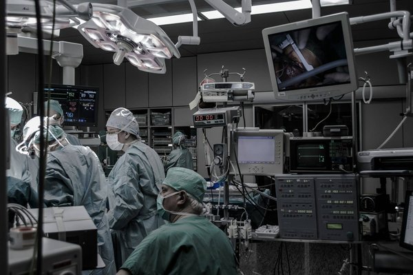 How are AI and robotics revolutionizing the field of surgery?